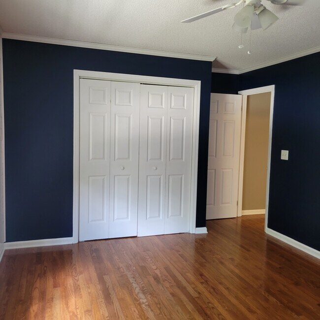 Building Photo - 110 Hilton Ln