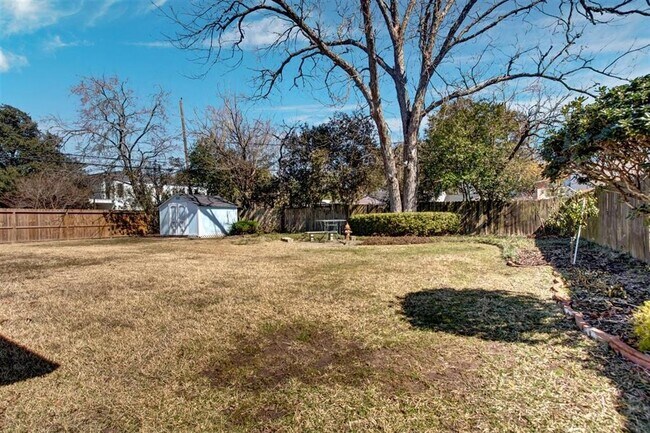 Building Photo - 1316 Zora St