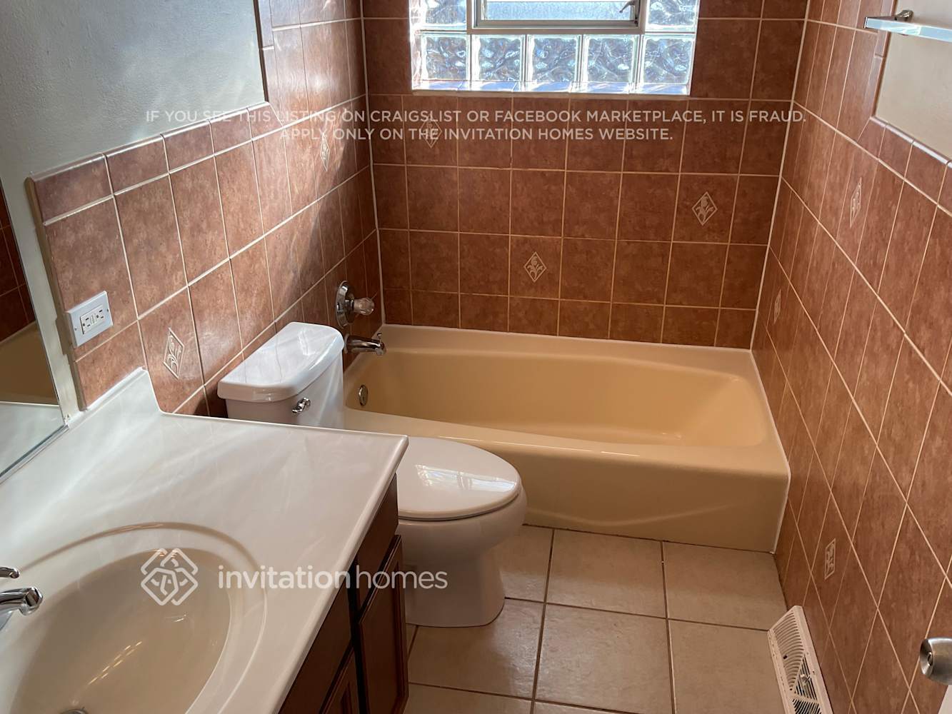 Building Photo - 439 W Lake Park Dr