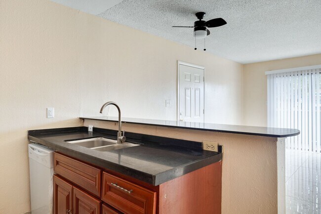 Building Photo - Spacious Studio On The First Floor!