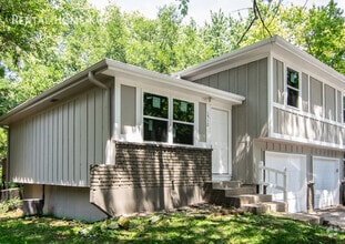 Building Photo - 1512 E Leona-