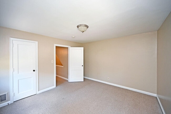 Building Photo - 27 Pleasant Ridge Ave