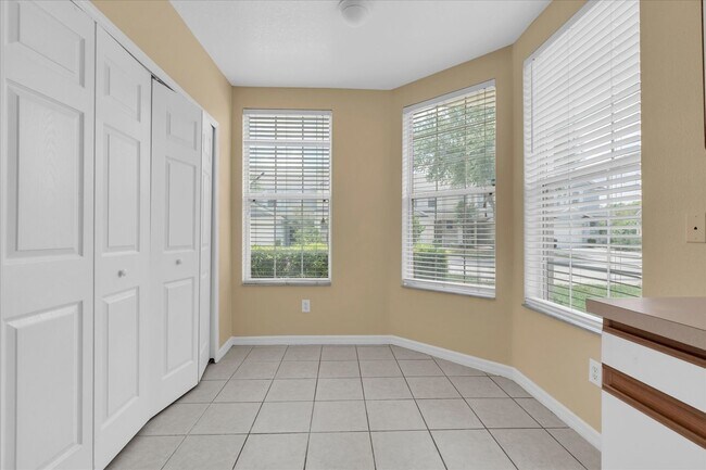 Building Photo - 9624 Carlsdale Dr