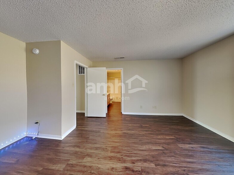 Building Photo - 1212 N Aberdeen Dr