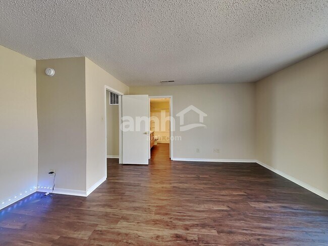 Building Photo - 1212 N Aberdeen Dr