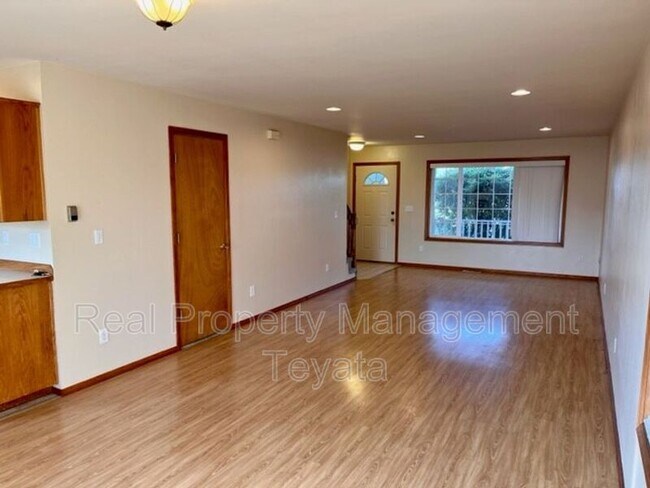 Building Photo - 214 Reeds Ln