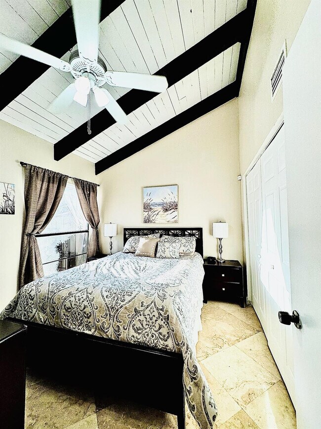 Building Photo - 2121 SW 82nd Ave