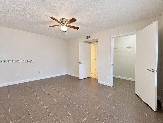 Building Photo - 1275 Crystal Way