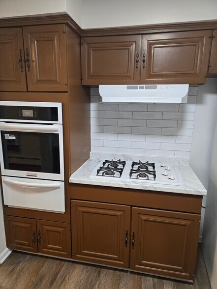 Kitchen - 7529 N. Oakley Ave.