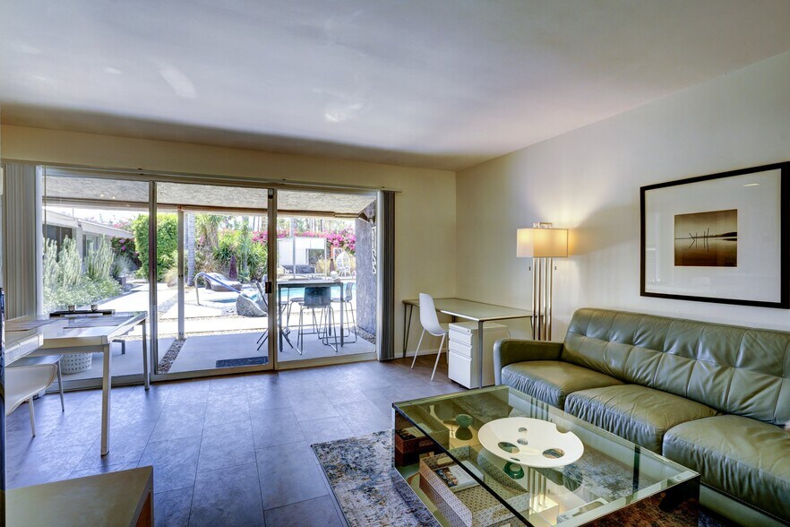 Building Photo - 777 E San Lorenzo Rd