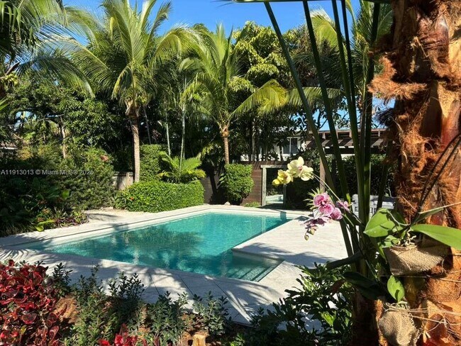 Primary Photo - 863 NE 90th St