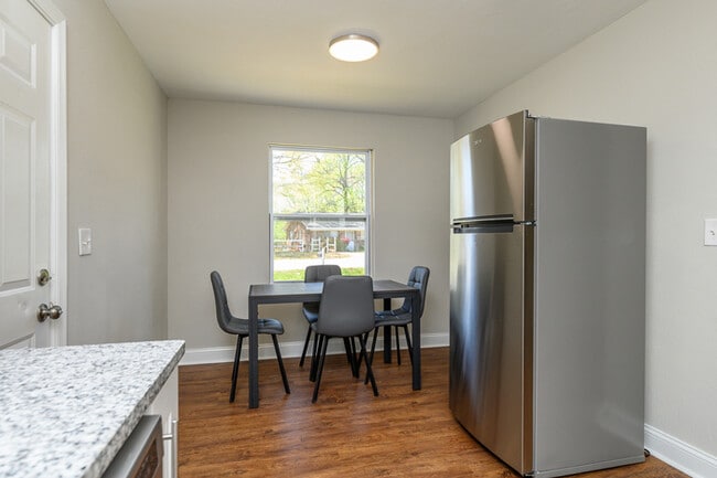 Building Photo - NEWLY RENOVATED 2 bedroom, 1 bathroom at Gilbert Townes