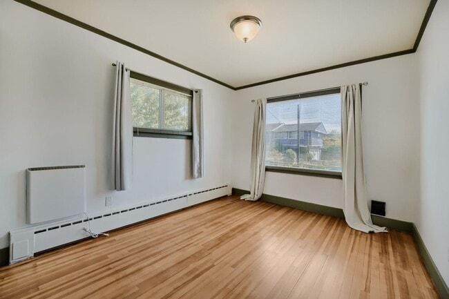 Building Photo - Charming 1bed/2bath Home with Lowel Level Bonus Room in West Seattle!