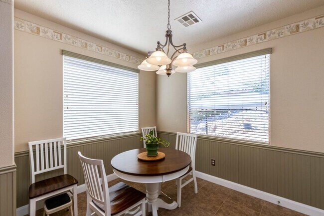 Building Photo - Beautiful 3 bed 2 bath Home!