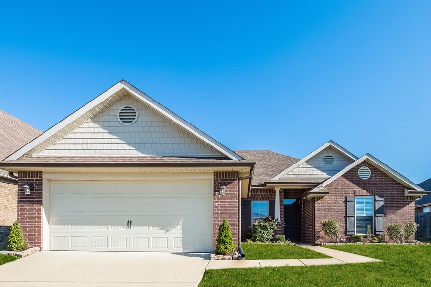 Primary Photo - 2952 N Hartland Dr