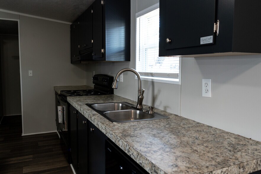 Building Photo - 120A Parker Dr