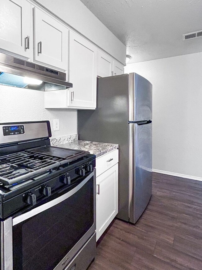 Building Photo - Convenient South SA Location—3BR with W/D Included