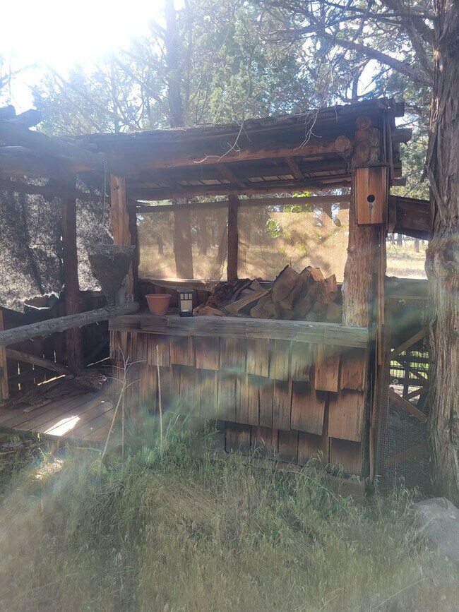 Building Photo - Country Home