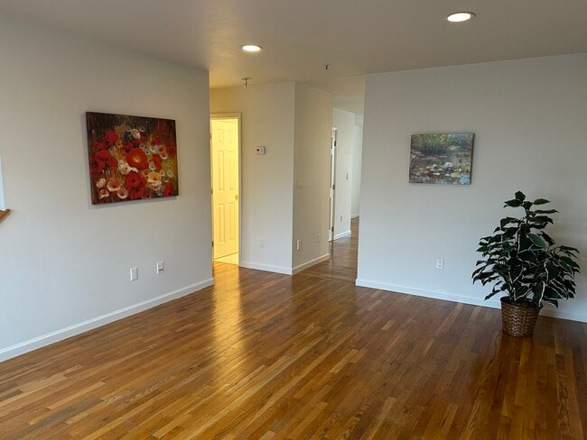 Building Photo - 100 Halstead Ave