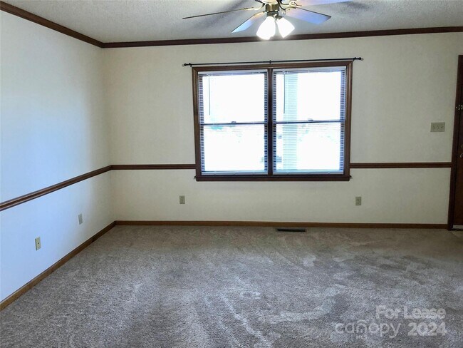 Building Photo - 119 Hillcrest Dr