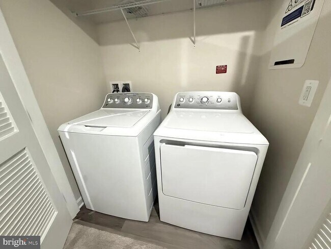 Building Photo - 622 Laurelwood Cir