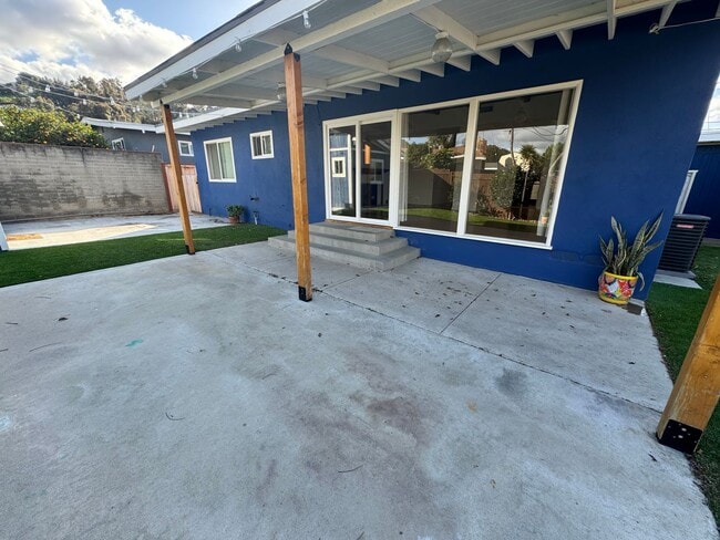 Building Photo - 3 Bedroom Single Level Home in Foothills o...