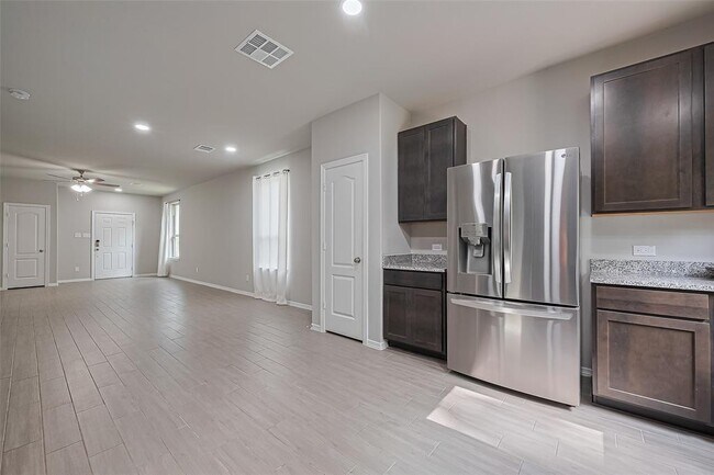 Building Photo - 24742 Russet Bluff Trl