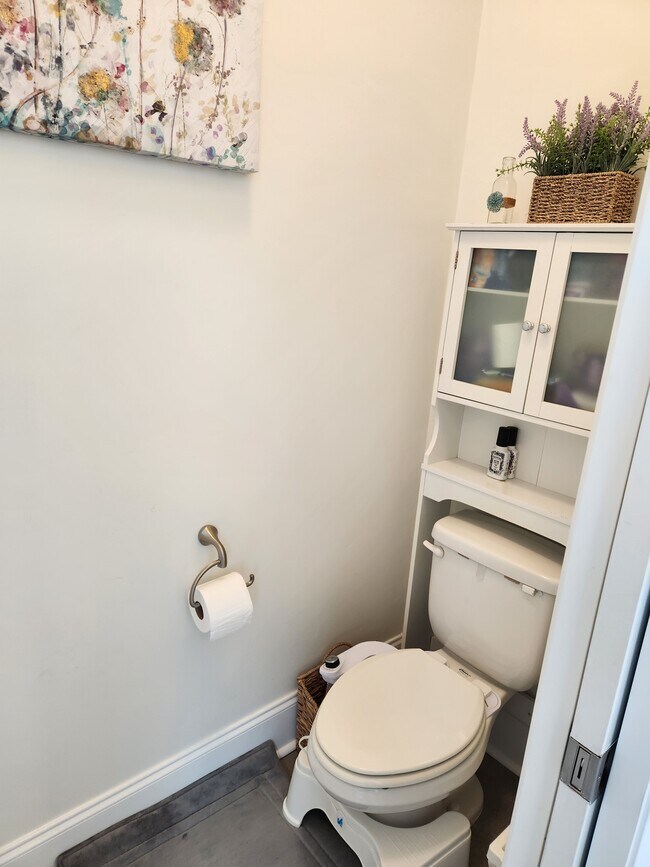 Building Photo - 5855 Vlg Rdg Wy