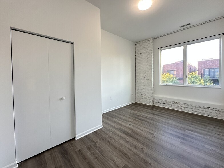 Building Photo - 2550 S Wabash Ave