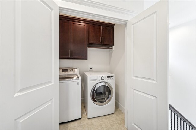 Building Photo - 830 W 19th St