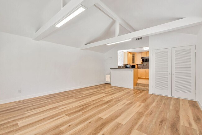 Building Photo - Beautifully Maintained 3-Bedroom Home l Hu...