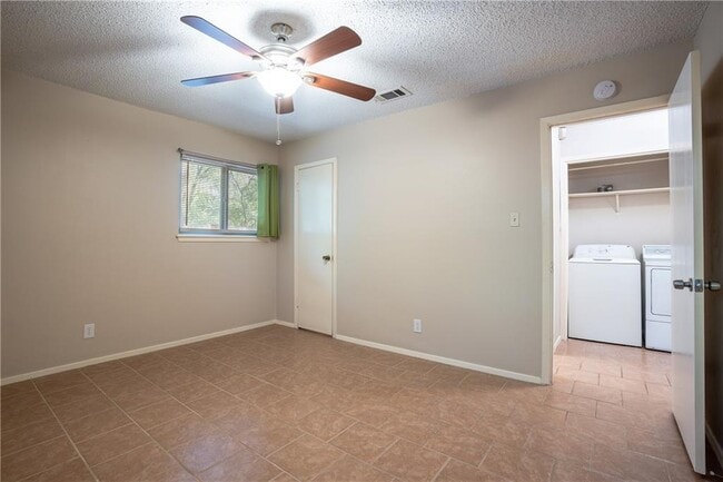 Building Photo - 9104 Quail Creek Dr