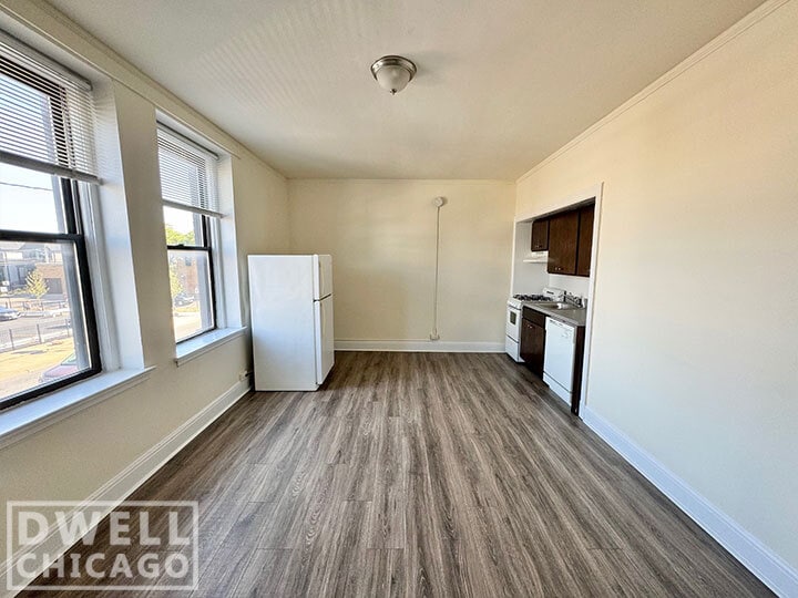 Building Photo - 3333 W Diversey Ave