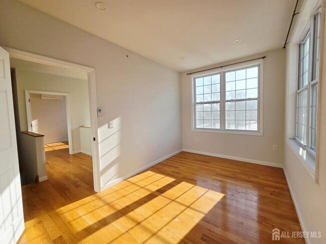 Building Photo - 120 Georges Rd