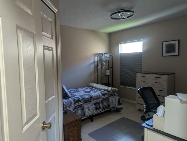 Building Photo - Lovely 2 bedroom, 1 bath home located in the beautiful community of the Legacy of Leesburg