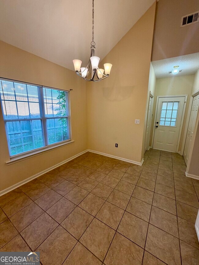 Building Photo - 213 Carrington Ln