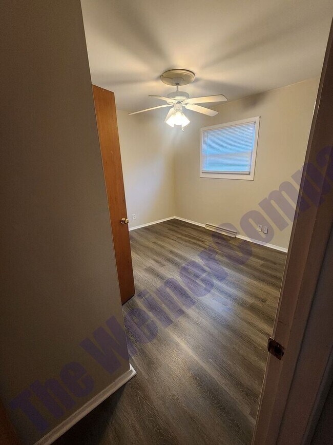 Building Photo - 4 Bedroom 2 bath House Available August 1st!