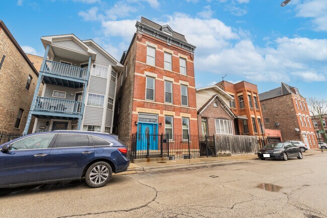 Building Photo - 910 W 19th Pl