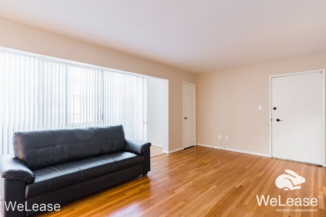 Building Photo - 2 br, 2 bath House - 5369 La Jolla Blvd #15