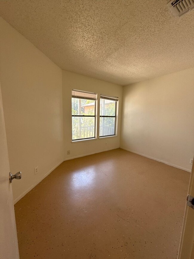 Building Photo - 8427 Dixon Ridge Dr