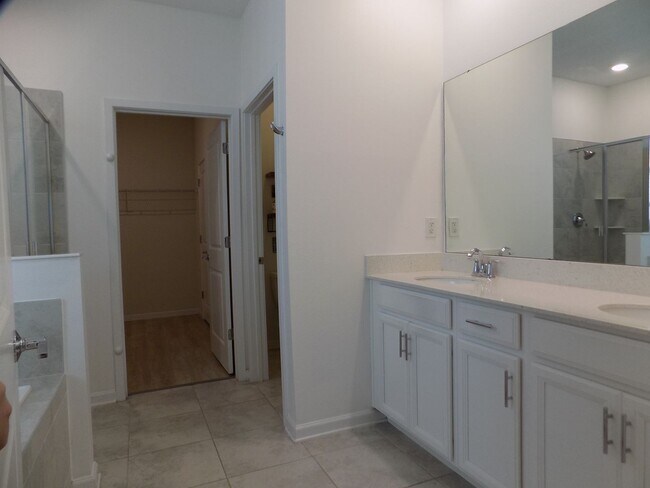 Building Photo - 1713 Chatsworth Cir