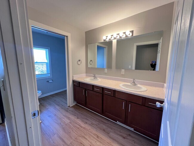 Building Photo - Updated 4-Bedroom Home!