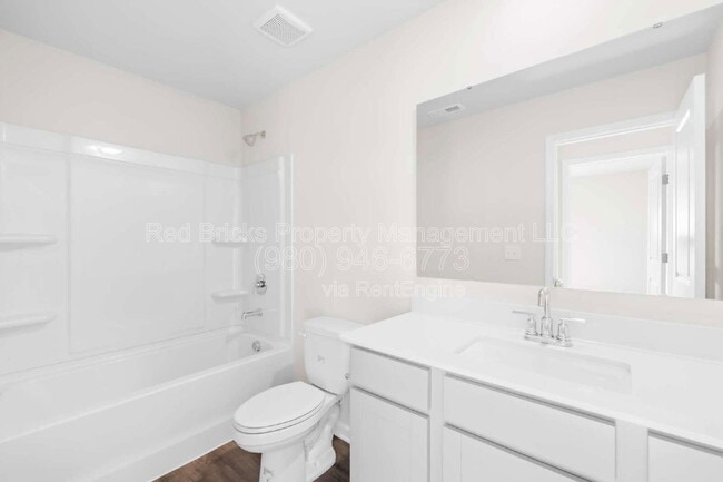 Building Photo - 13152 Hampton Bay Ln