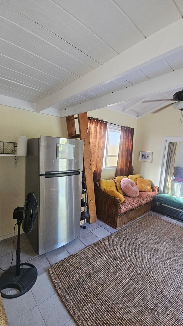 Building Photo - Oceanviews Private 1 bed / 1 bath sep. cot...