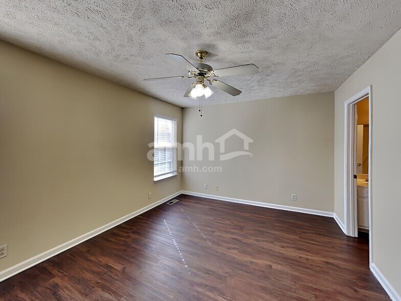 Building Photo - 2825 Islington Dr