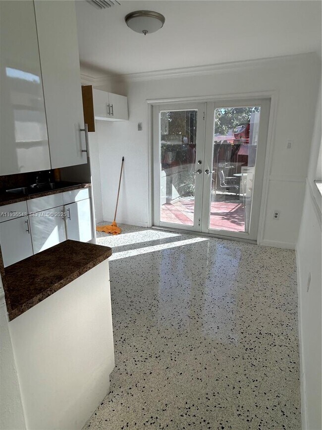 Building Photo - 442 E 29th St