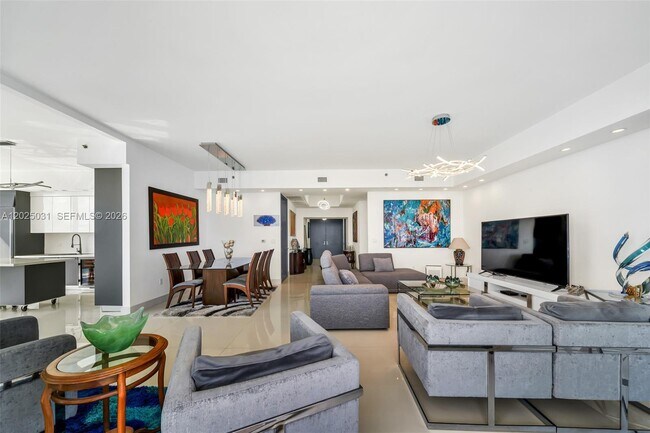 Building Photo - 16001 Collins Ave