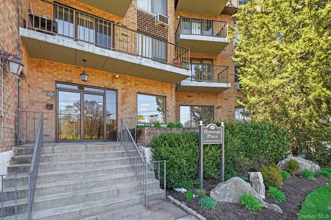 Building Photo - 560 Halstead Ave
