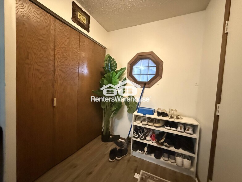 Building Photo - 1514 N Timber Rdg