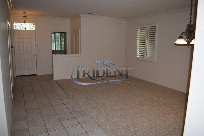 Building Photo - 4 bedroom, 3 bath house with den/office